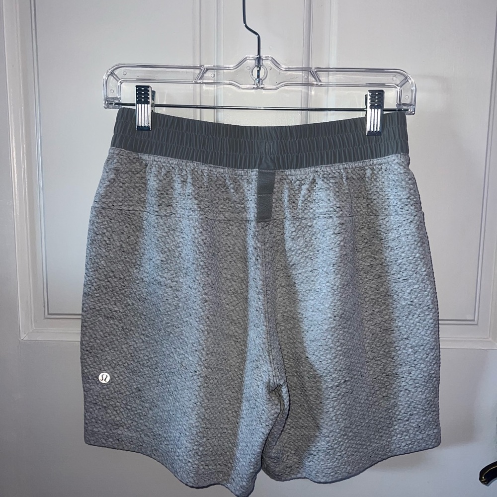 lululemon men’s grey 5” shorts